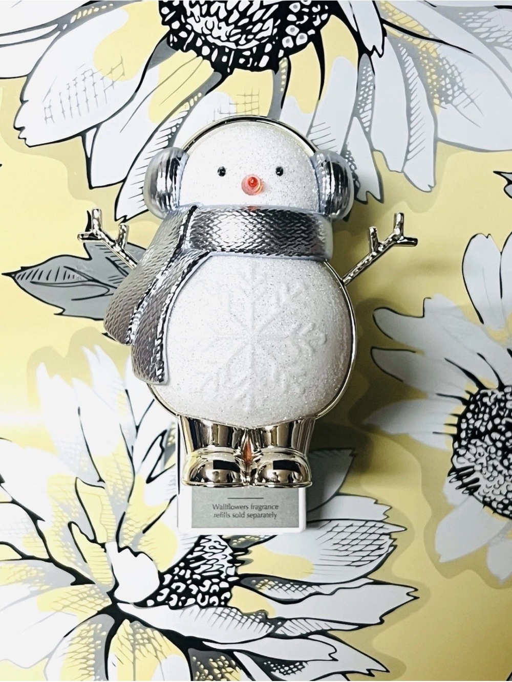Bath & Body Works Snowman Blue Scarf Wallflower Plug In Nightlight Light Up New